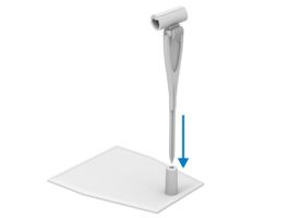 Deli bodec pro instalaci sdělení v tácu s delikatesami